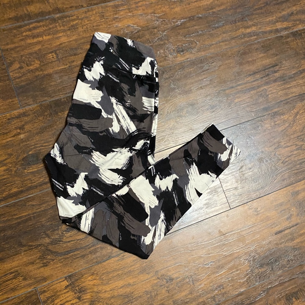 LulaRoe Traditional Fit OS Leggings